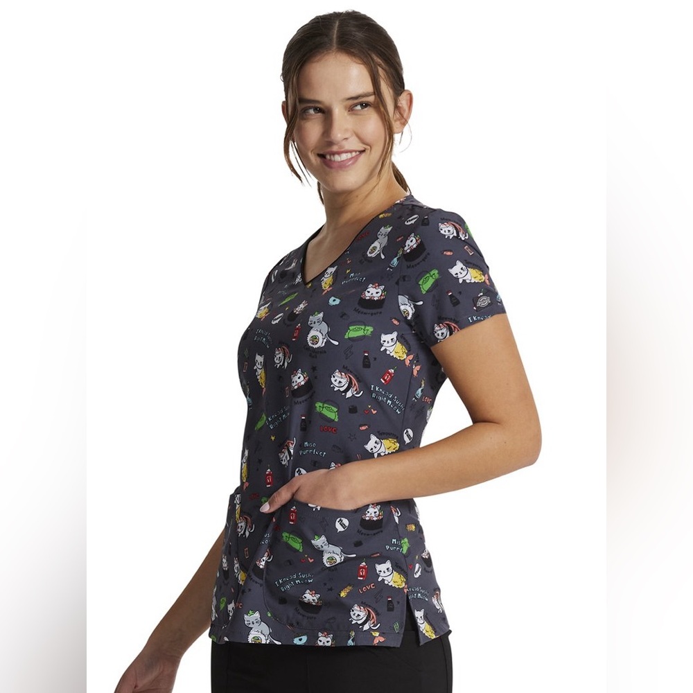 Dickies Women’s Miso Purr-fect Scrubs V Neck Top 2-Pocket. NWT